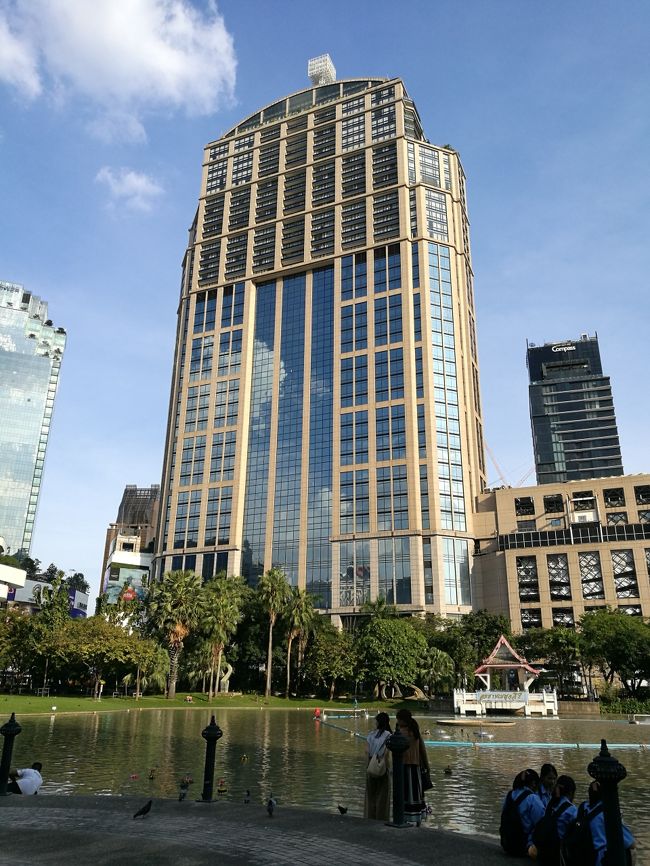 ベンチャシリ公園から見るエンポリアム。