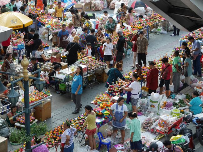 徐々に人も増えてきた。暗くなったらかなり混みそう。