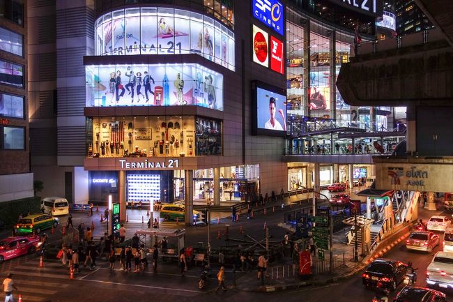 ロイクラトンも気になるけどアソークへ。<br />歩いてスクンビットプラザの韓国料理屋で焼き肉の夕食。<br />昼は寿司で夜は焼き肉・・・いいのだろうか。