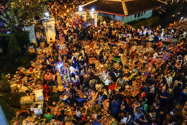 ベンチャシリ公園入り口は人多すぎ・・・。