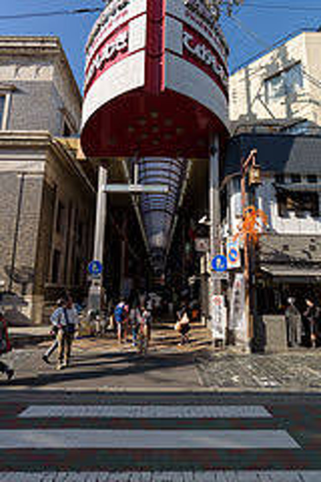 アーケードがあるので、雨の日でも大丈夫。喫茶店なんかもあって、ゆっくり過ごせます。