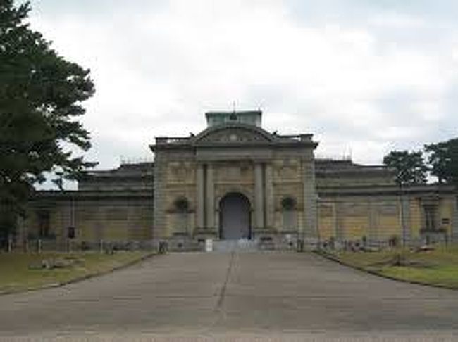 奈良国立博物館。西洋風の建物が、まるでヨーロッパにいるようです。