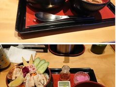 選んだのは 能登前回転寿司のもりもり寿しが提供する、回らないお寿司屋さん。

近江町海鮮丼（2,200円）と香箱かに丼（2,500円）、どちらの丼にも香箱かに汁付き。