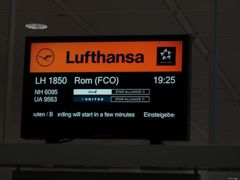 ミュンヘンでの乗り継ぎ。ローマ行きルフトハンザに搭乗。