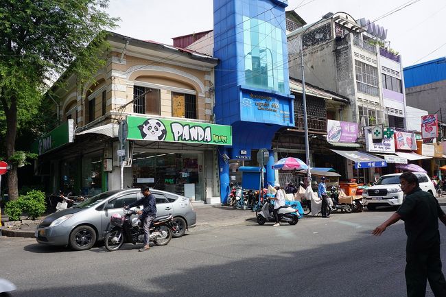 ●Preah Ang Eng St. (13)<br /><br />とっても気になるパンダマート(笑)。