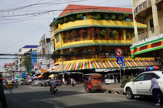 ●Preah Ang Eng St. (13)<br /><br />南国らしいとってもカラフルな建物。