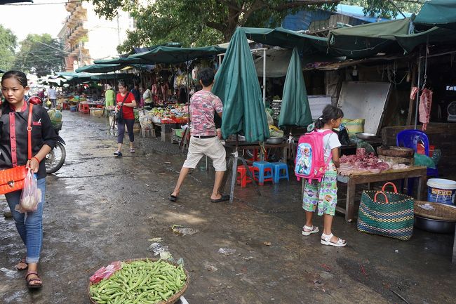 ●マーケット＠Preah Ang Eng St. (13)界隈<br /><br />Preah Ang Eng St. (13)から脇に入りました。<br />マーケット。<br />なんとも言えないにおいが…。<br />ちょっと無理でした（泣）。