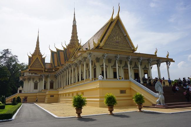 ●即位殿＠王宮<br /><br />国王の誕生日など重要な王室行事が行われる即位殿。<br />2万R札の裏側に描かれています。