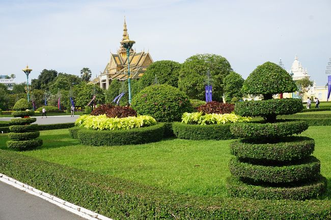 ●王宮<br /><br />国が違うと、手入れの仕方も変わるのですね(笑)。<br />日本では見たことのない形。