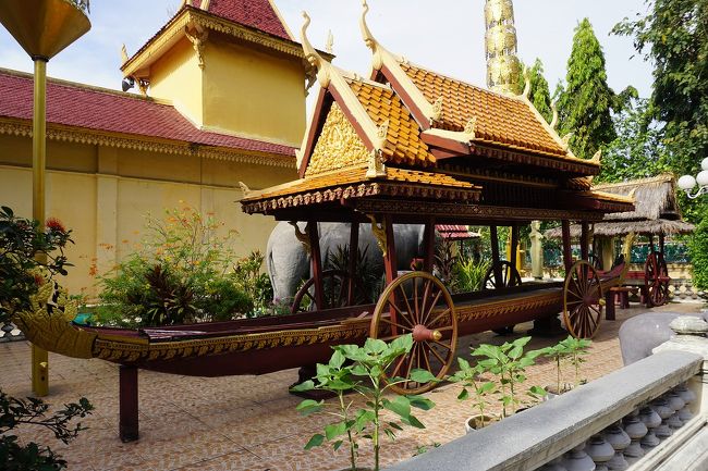 ●シルバーパゴダ敷地内＠王宮隣接<br /><br />伝統あるボートなのかな？？？