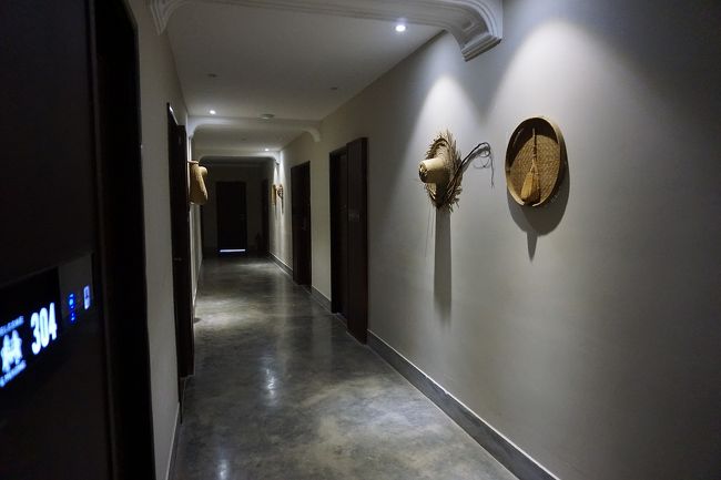 ●G Mekong Hotel<br /><br />廊下はこんな感じで。<br />部屋の番号もデジタル。