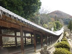 吉備津神社。紅葉シーズン後だったからか人もまばらでゆっくり回れた。
岩山宮に立ち寄ったり（階段が辛かった）回廊で新郎新婦さんが記念撮影して
いるのを見たり１時間ほど過ごす。「気」の良い場所だと感じた。