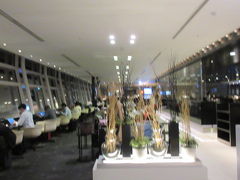 ◆羽田空港◆

荷物のパッキングと乗り継ぎの心配で疲れ、安心が大きくてANAラウンジへ直行。

免税品は荷物が増えるので買えません。