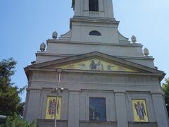 バロック風の塔が印象的なセルビア正教大聖堂。以前からこの地にあった教会をミロシュ・オブレノヴィッチが建て替えた。