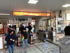 那覇空港駅から20分ちょっとで今回の目的地、おもろまち駅に到着です。
微妙に時間掛かりますね。
