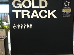 ワクワクドキドキの旅のスタート！
今回、エアチャイナはビジネスクラスなので、こちらから！
成田のGOLD TRACKは初めてなのでドキドキ！

この後、ラウンジでカレー食べました笑
ラウンジの様子は割愛させていただきます笑