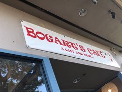 ワイキキに戻り、昼食はBogart's Cafeへ。
新店舗になってからはじめてです。