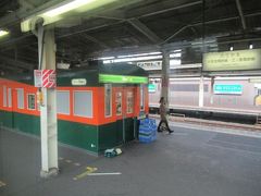 藤沢駅のホームには湘南電車を模した売店Ｎｅｗｄａｙｓがあります。