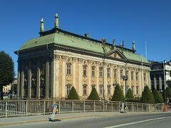 貴族の館
１７世紀の建物で貴族階級の初めての議会がここで開かれた。
