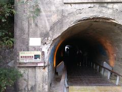海岸の近くにある、砲台下のトンネルです。