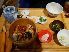 成田空港からの出発は夜なので、軽く夕食のつもりが
結構しっかり食べてしまいました。

おそばがよかったんだけれど違うお店に変わっていました。

「おぼんdeごはん」
お茶漬けがおいしかったです。
