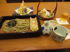 秋田まで長時間乗車するため早めに昼食を。
新潟駅構内の蕎麦屋さん「小嶋屋」で新潟名物へぎそば。