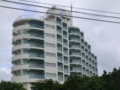 14:42
沖縄海洋博記念公園の前にあるホテル「ゆがふいんBISE」。
昨夜泊まったホテルです。

預けた荷物を受け取って‥