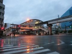 5:56
この時間、那覇空港に行くバスはありません。
約1時間歩いて空港に行くつもりだったのですが‥