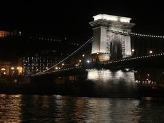 くさり橋を越えます。