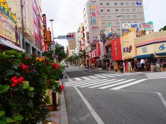 国際通りは通常運転に戻ってたよ。
ガイドさんに教えて貰ったお店でランチを・・・と思ったけど１１時から１時間１５分のコースだから１２時１５分。
飛行機は１４時１５分。
すぐに空港に向かわなければならぬ！！