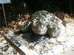 自転車旅では行けなかった亀老山展望公園。車で行くと結構な上りでした。亀の石像がありました。