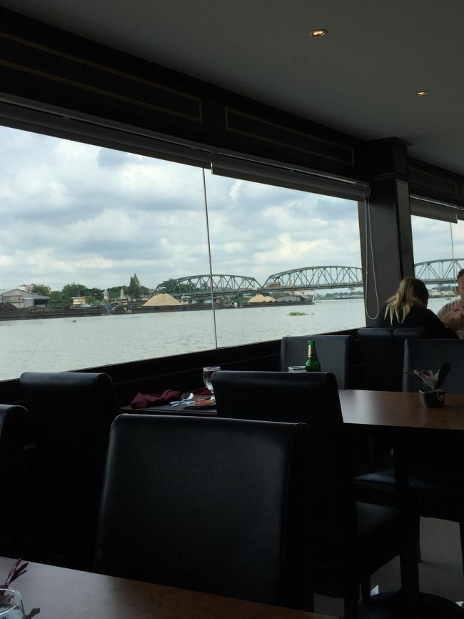 それほど混んでいなくてゆったりと食事ができた。