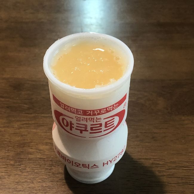 EMARTで買ったヤクルトを凍らしてシャーベットに(^^)<br /><br />量も多すぎず、お風呂上がりに食べたら最高でした(^^)