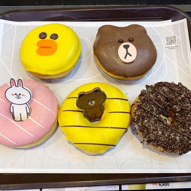 朝ごはん用にラインコラボのドーナツを購入<br /><br />味＜可愛さ です 笑