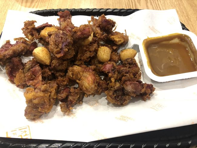 チキン二回目！笑<br /><br />安くて美味しいのでよく行くチキン屋さんの박군치킨（朴君チキン）<br /><br />kyochonやbhcみたいにたくさん店舗はありませんがフランチャイズのお店です(^^)<br /><br />닭똥집（砂肝の唐揚げ）