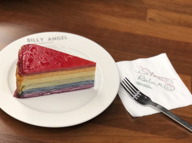 3日目<br /><br />待ち合わせまで時間があったのでBilly Angelへ<br /><br />レインボークレープは色ごとに味が異なるクレープ生地を重ねて作っています♡