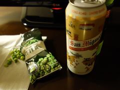 ホテル近くのセブンイレブンでビールとおつまみ買って、部屋でかるく晩酌。
このわさび豆おいしかったな。

テレビのすごい古そうな香港トレンディドラマをみつつ。

飲み終わったところで、解散&就寝。
明日に備えます。