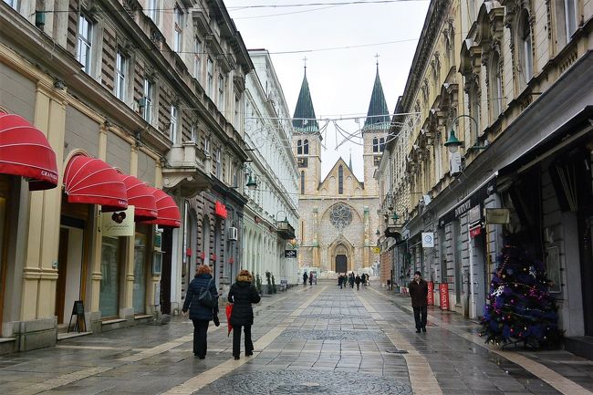 カトリック大聖堂へ続く通り。