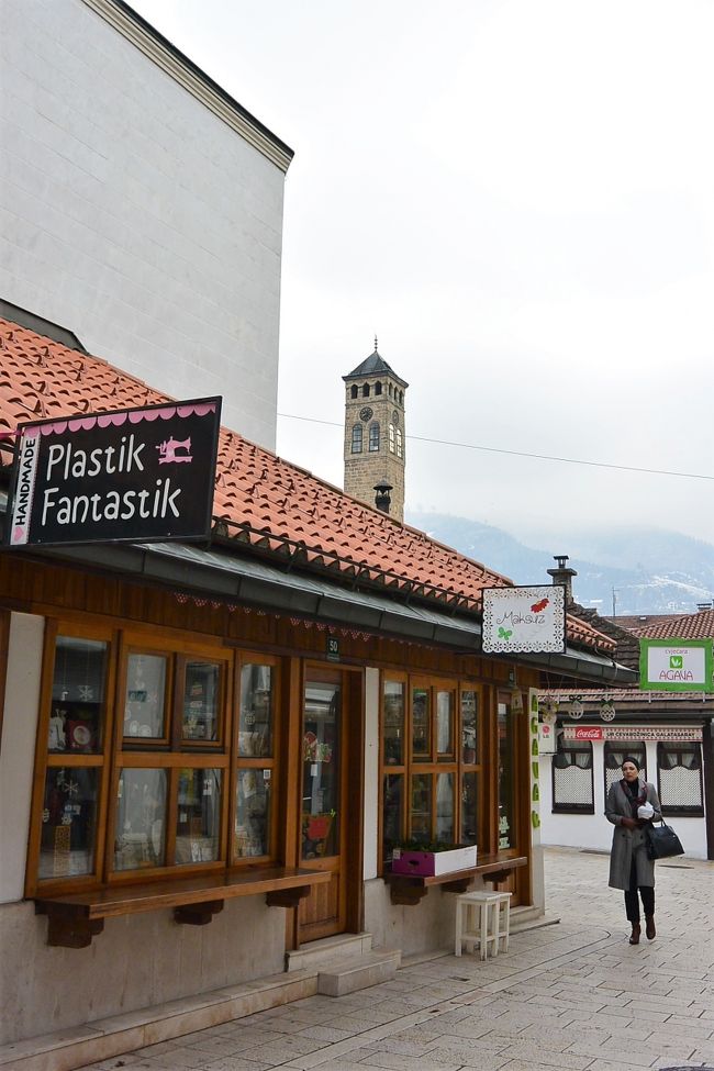 ハンドメイド雑貨のお店『Maksuz』へ。<br /><br />ドアに張り紙がしてあって、お隣のお花屋さんに声をかけてくださいみたいになっていて、お花屋さんにお願いに行きました。お花屋さんの店員さんが、対応してくれました。