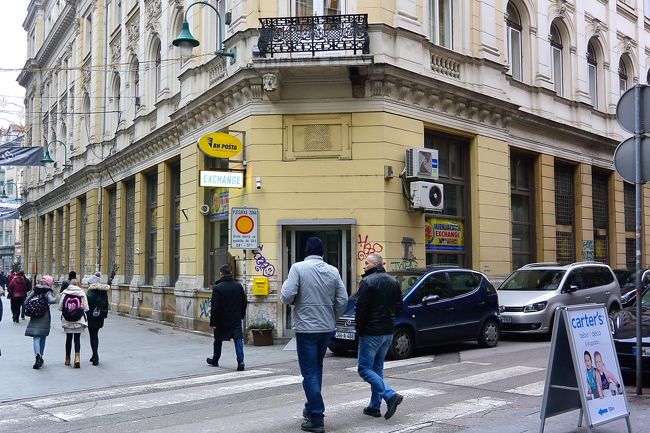 歩行者天国フェルハディヤ通りの郵便局。<br /><br />旧市街の中では、比較的英語の通じる郵便局です。