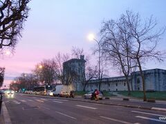 駅からのんびり歩いて徒歩10分、ヴァンセンヌ城 Château of Vincennes 外堀？に到着です
