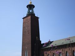 ストックホルム市庁舎(Stadshuset)

メーラレン(Mälaren)湖に面して建っており、
”水の都”と称されるストックホルムのランドマーク的な存在で、、
ノーベル賞の授賞式の晩餐会が行われる事でも有名です、、
