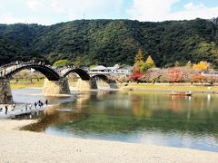 柳井から戻ったあとは錦帯橋へ。
今回は電車と路線バスの旅ですが、岩国駅からわずか15分ほどで錦帯橋に到着です。