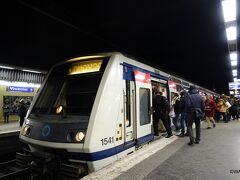 08:52　ヴァンセンヌ駅からディズニーランド・リゾート・パリ のある
マルヌ・ラ・ヴァレ・シェシー(Marne la Vallée Chessy)駅を目指して
Navigo定期の週間パス“SEMAINE（21.25ユーロ）”を利用して乗車。