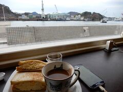 海辺のカフェ「フルール」でモーニング