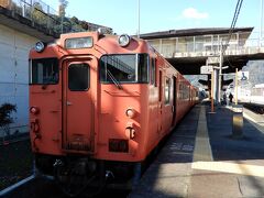  下深川駅に到着
 ここで、三次行きの鉄道代行バスに乗り換えます。