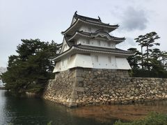 高松城は現存しているのは、櫓が２つです。天守閣はありません。こちらは現存の艮（うしとら）櫓です。