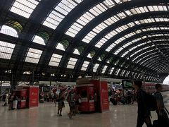 11:00
定時にてミラノ中央駅に到着。半円ドーム型が印象的。そして広い！