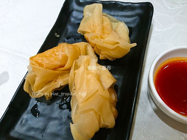 一番最初にヘビーなのが来ました（笑）揚げワンタンです。