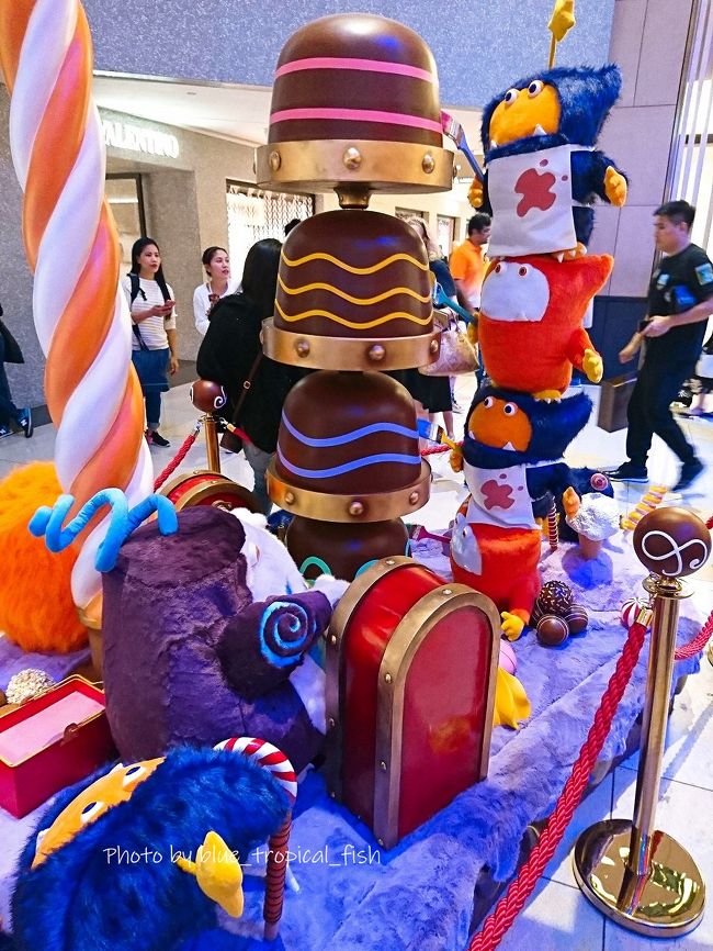 デコレーション中。